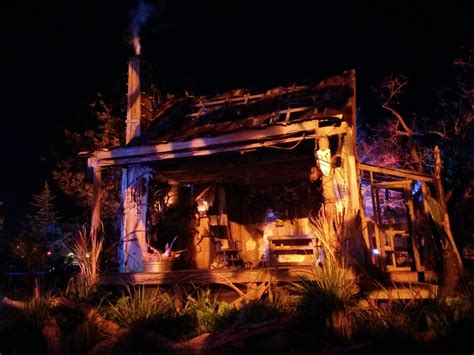 No realtor, no closing costs, all it takes is little imagination and a few convincing haunted house props. Inside spook on Halloween Horror Nights' haunted houses ...