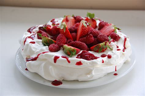 Pavlova aux fruits rouges