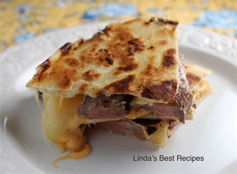 Arrange about a quarter of the beef and vegetables on 1 side of the tortilla. Steak Quesadillas | Recipe | Easy steak recipes, Leftovers ...