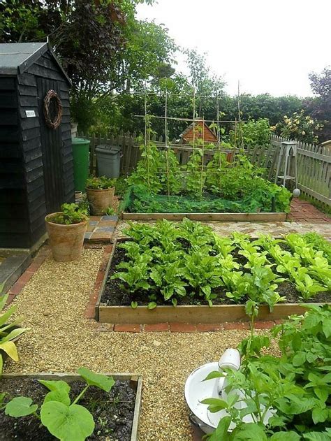 Raised Garden Beds With Pea Gravel Mulch And Edging Ideas Garten