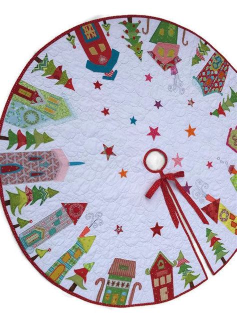 I have a craft book called hooley dooley christmas by suzanne gray which had this cute christmas tree skirt pattern inside. Quilted Christmas Tree Skirt in Custom Sizes Appliqué Tree ...