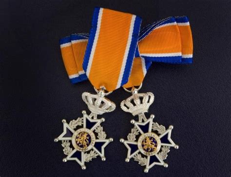 Huisorden van het koninklijk huisbewerken . Acht koninklijke onderscheidingen in Drimmelen bij ...