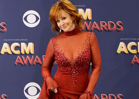 How Does Reba Mcentire Feel About Getting Sexy For More Fans