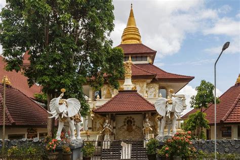 Founded in 1894, this temple is inspired by the sinhalese community and is very famous among sri lankan, indian and chinese tourists. 5 Buddhist temples to Visit during Chinese New Year ...
