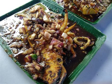 Grilled catfish, grilled stingray, fruit juices price range: food+road trip: Pak Din Ikan Bakar @ Tanglin Food Court ...