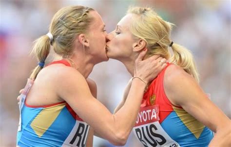 two female russian athletes kissed on the winners podium to protest russia s anti gay propaganda