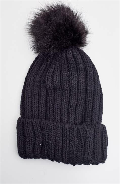 Black Knitted Faux Fur Bobble Hat Prettylittlething Ca