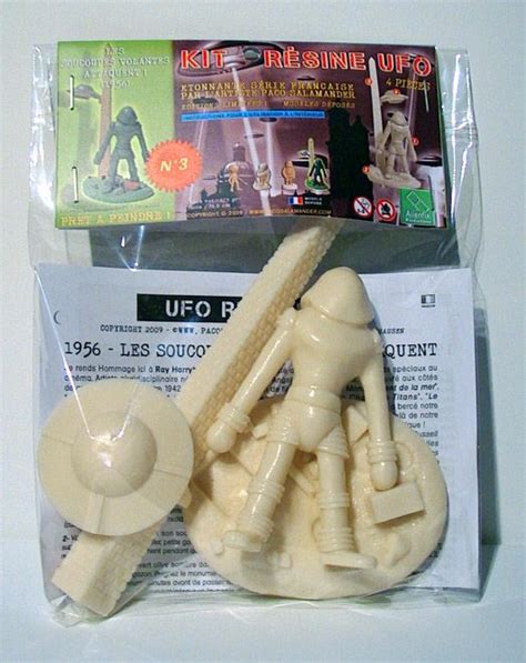 Earth Vs The Flying Saucers Figurine Resin Kit By Paco Salamander