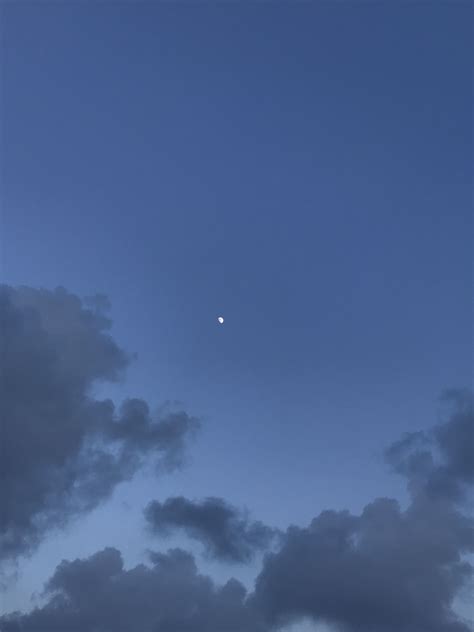 Pin By 𝗺𝗼𝗼𝗻 𝗮𝗻𝗴𝗲𝗹ଓ゜ On ̣̩⋆̩ Moon Night Sky Wallpaper Sky Aesthetic