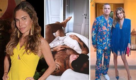 Robbie Williams Wife Ayda Field Shares Bizarre Snap Of Naked Husband In Bed Celebrity News