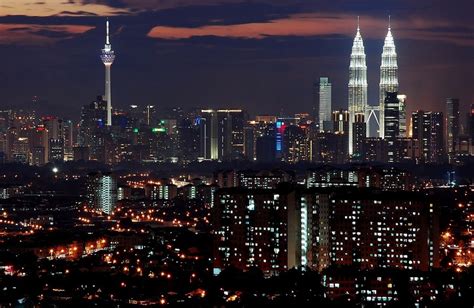 Enjoy breathtaking views of kuala lumpur from a height of 170 meters as you go up to the skybridge on the 41st floor. Night view of KL (Sungai Buloh, Malaysia ...