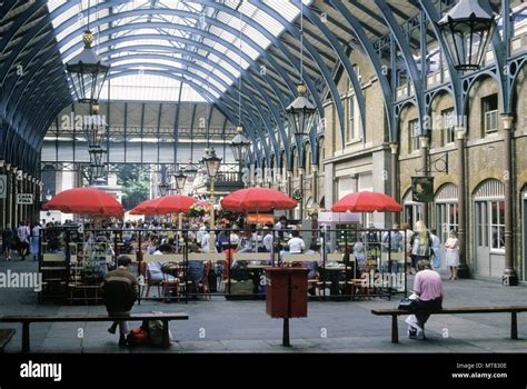 Shopping Uk 1980s Hi Res Stock Photography And Images Alamy