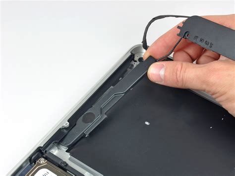 Macbook Pro 13 Unibody Mid 2010 Subwoofer And Right Speaker Replacement