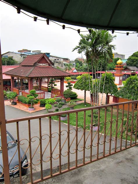 Selain monumen bersejarah, kawasan ini juga berdekatan dengan beberapa tempat menarik yang lain termasuk kampung kraftangan, muzium kraftangan, muzium diraja, masjid muhammadi, menara tinjau, tambatan di raja, bazar buluh kubu dan juga pasar besar siti khadijah. Amalina Sulaiman: Tempat-Tempat Menarik di Kelantan
