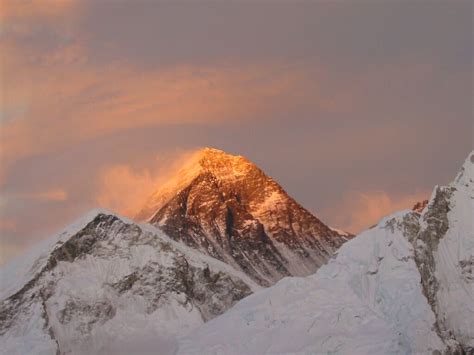 Mount Everest Sunset Green Wallpaper