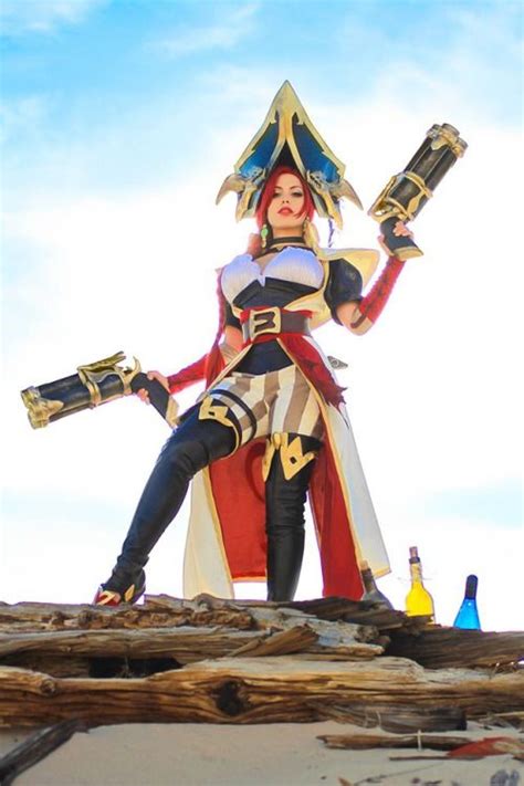 Pin By Riss On Cosplay League Of Legends Cosplay Comic Costume