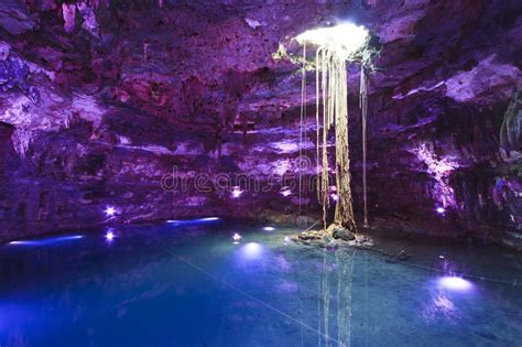 Mexican Cenote Sinkhole Stock Image Image Of Cavern 25253187