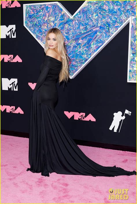 Rita Ora Looks Classy In Black On Mtv Vmas Red Carpet Photo My Xxx