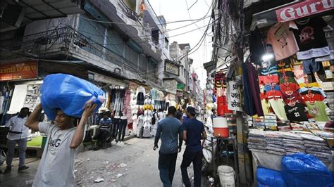 Delhis Gandhinagar Garments Market To Be Developed As International