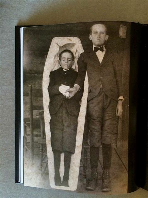 15 Victorian Era Photos Post Mortem Photography Will Show How Creepy