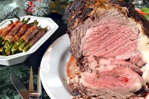 The generous marbling and a prime rib roast comprises of seven ribs starting from the shoulder (chuck) down the back to the we have also listed some of our favorite vegetable side dishes for potatoes, spinach, green beans, and. Paleo Prime Rib Roast | Plaid & Paleo