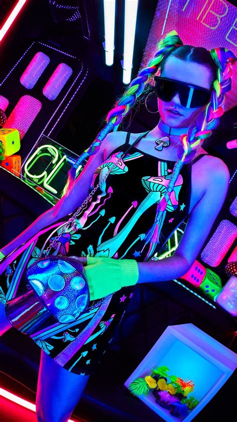 Pin By Kia 014 On Club Exx Cyberpunk Fashion Neon Cyberpunk Fashion Rave Aesthetic