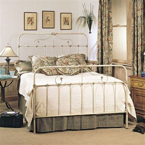 3 vintage wrought iron patio makers to know. 20+ Lorraine Metal Bed Design Ideas for Bedroom so that ...