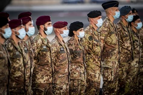 Afghanistan Tornati A Casa Gli Ultimi Soldati Italiani Le Immagini