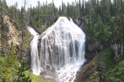 Guide To The Best Waterfalls In Yellowstone National Park World Of
