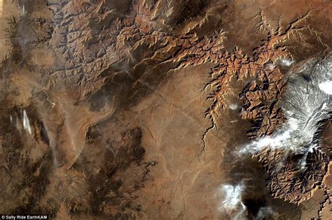 Stunning Nasa Image Reveals Grand Canyon Form The Iss Daily Mail Online