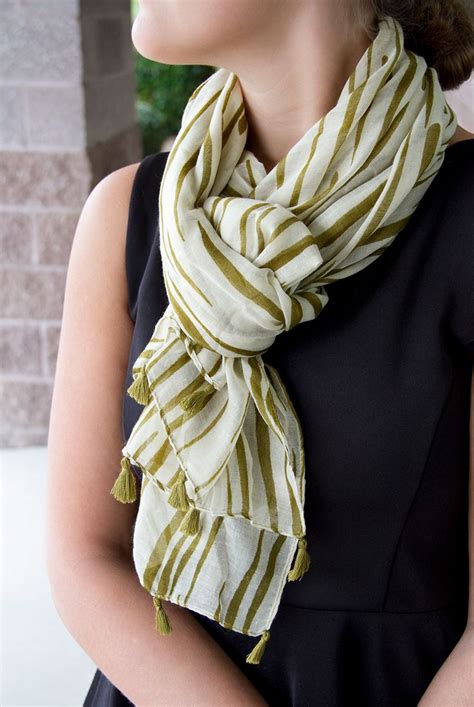 pin on scarves
