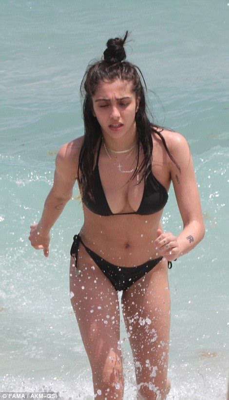 Madonna S Daughter Lourdes Shows Off Unshaven Armpits Daily Mail Online