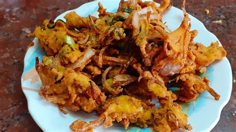 A quintessential indian snack that is made with flour, salt, light spices and the main ingredient being onion or any other vegetable as an alternative. Onion Pakoda Recipe|How To Make Crispy Onion Pakoda At ...