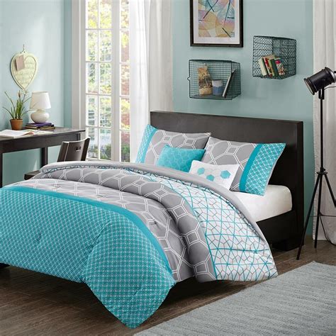 They are intricately tailored and designed to provide additional comfort and warmth when you sleep even in the coldest days. MODERN CONTEMPORARY BLUE TEAL AQUA GREY CHEVRON COMFORTER ...