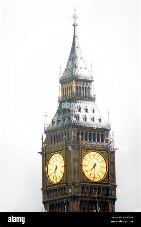 Big Ben Covered In Snow Following A Snowfall In London Stock Photo Alamy