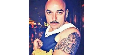 El cantante de música regional mexicana mostró cómo se cubrió el rostro de la prometida de christian nodal. Mira el tatuaje de Jenni Rivera que se hizo Lupillo ...