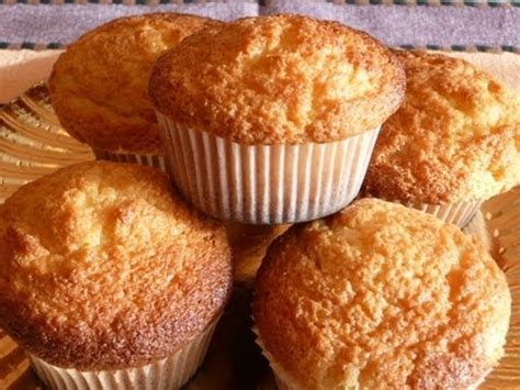 Uno que seguro que te encanta es el de coco. MAGDALENAS CASERAS RECETA FÁCIL - YouTube