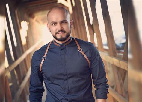 1069 east market street, long beach, ca 90805, us. Hair Stylist Long Beach