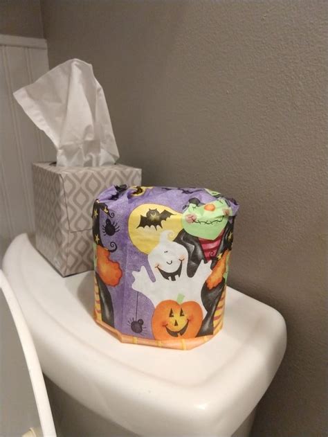 Wrap Extra Toilet Paper In Festive Napkin Projects Lunch Box Decor