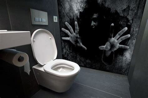 These Bizarre Toilet Makeovers Are Perfect For Horror Movies Lovers Bathroom Mural Halloween