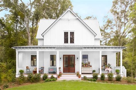 15 Rumah Gaya American Klasik Farmhouse