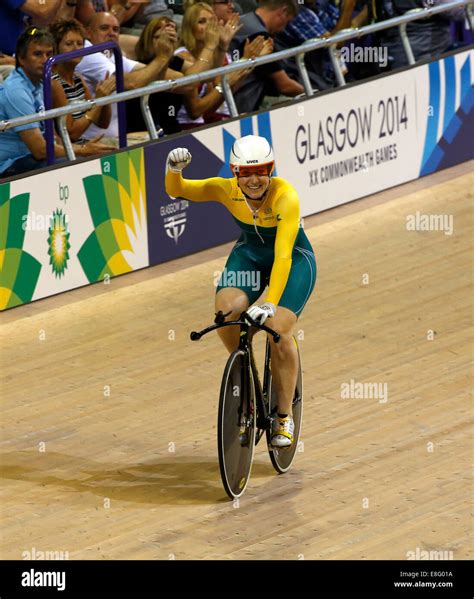 Anna Meares Aus Celebrates Victory And A New Commonwealth Games Record Cycling Womens 500m