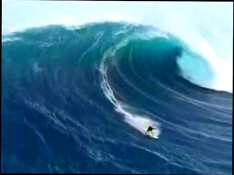 Surfeando Un Tsunami Surfing A Tsunami Youtube