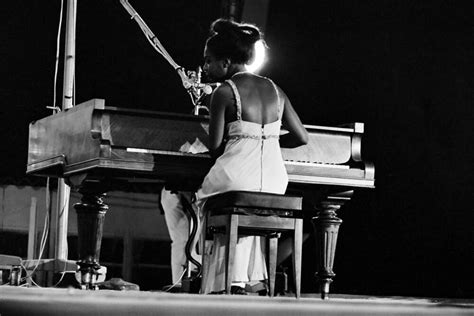 Nina Simone Sur Scène Au Festival De Jazz Dantibes En 1965 Photo Et