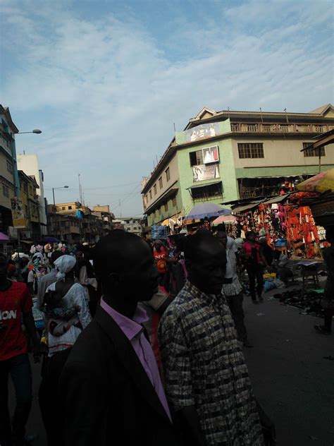 In the video spotted online, some fans stormed the location where wizkid was with his team members and they cheered and hailed him. EthnikHouse Food, Clothes and Designs: Balogun Market, Lagos