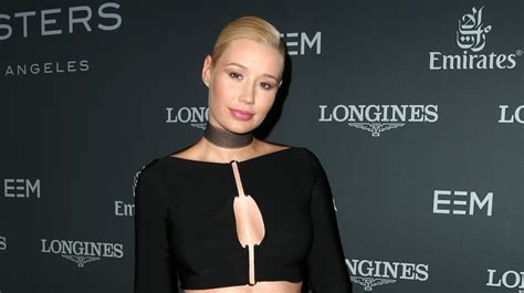 iggy azalea flaunts her plastic surgery with body confidence message sheknows