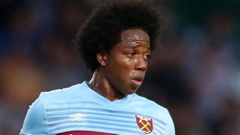 Transfer News Watford Sign Carlos Sanchez Former Aston Villa And West