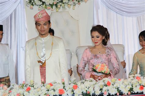 Ini contoh jelas bagaimana umno & media pencacai umno membudayakan pembodohon. Angin Laut China Selatan: EKSKLUSIF: PHOTO PERSANDINGAN ...