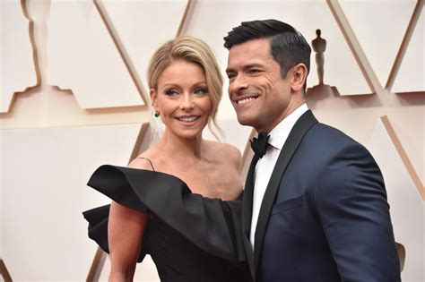 Kelly Ripas Husband Mark Consuelos To Co Host Live With Kelly As