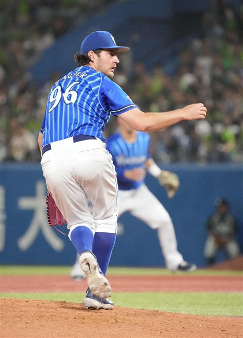 【dena】バウアー7回3失点で降板 浜田の投ゴロを背面キャッチする“特技”も披露 プロ野球写真ニュース 日刊スポーツ